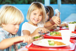 Здоровая еда - здоровый ребенок: чем наши дети питаются в школах?