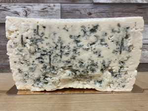 Сыр "BLUE" (горгонзола) с благородной голубой плесенью  т.м. "Schonfeld". 